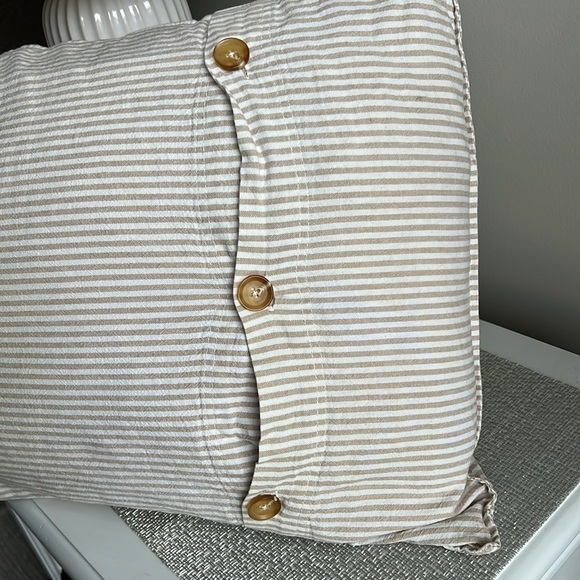 - Pottery barn duvet cover - Picture 5 of 5